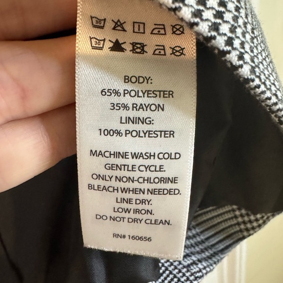 Sincerely Jules Gray and Black Tailored Vest - Picture 4 of 8